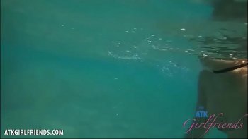 Парень обдал спермой личико никогда не сосавшей азиатской подруги порно видео