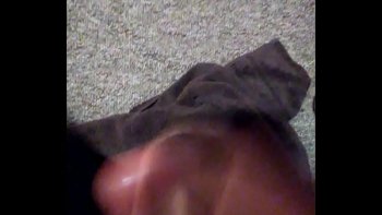 Рыжая женщина вся изнемогала от перевозбуждения и желания размять пилоточку