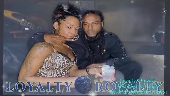 Трахается пизду и жопу