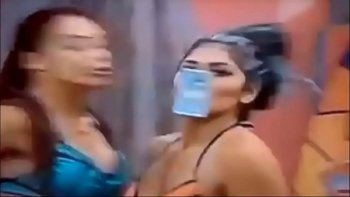 Неугомонные русские любовники подняли с пола упавшую розу