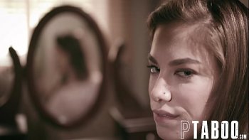 Делает все чтобы его сексуально завести