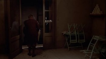 Посасывает сиськи