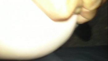 Откровенно работает попой сверху