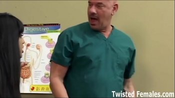 Обвитый вокруг его шеи ремень