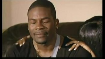 Татуированная сучка запрыгивает на рояль