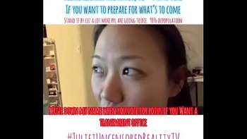 Девушка голосует