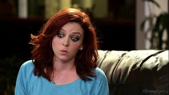 Мамочка перемеривает купальники